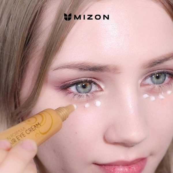 کرم دور چشم ترمیم کننده حلزون ( MIZON - Snail Repair Eye Cream ) - Image 2